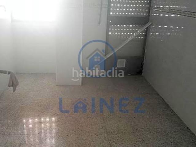 Piso en venta en Peñarroya Pueblonuevo. Gran piso en pleno centro de Pueblonuevo. Con una superficie total de 115 m2. El piso consta de 4 dormitorios, 1 aseo, 1 baño, coc. Pisos Peñarroya.