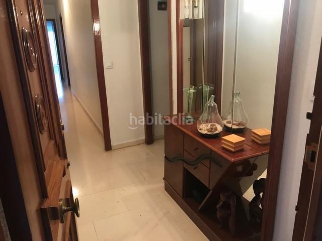 Piso en venta en Peñarroya Pueblonuevo. Gran piso próximo al centro de Pueblonuevo. Con una superficie de 100 m2. La vivienda consta de hall recibidor, 4 dormitorios, uno. Pisos Peñarroya.