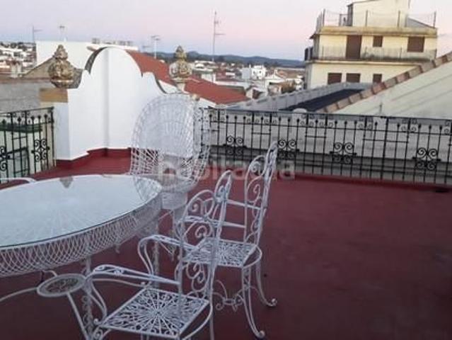 Piso en venta en Peñarroya Pueblonuevo. Excelente y único piso en venta en próximo a zona céntrica de Peñaroya Pueblonuevo. Con una superficie de 200 m2, consta de 4 dorm. Pisos Peñarroya.