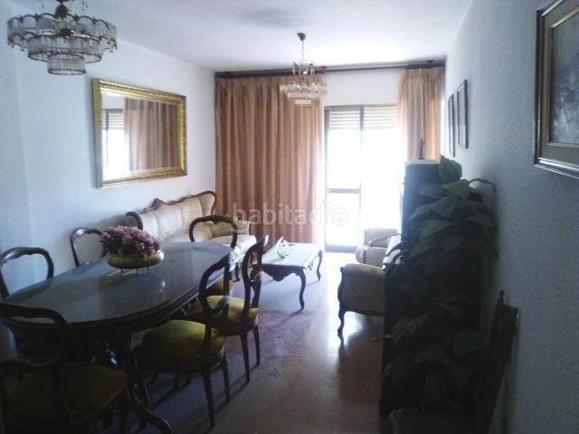 Piso en venta en Peñarroya Pueblonuevo. Piso en el distrito de Pueblonuevo Al lado del Mercadona con una superficie de 110 m2 consta de hall, 3 dormitorios, salón comedor. Pisos Peñarroya.