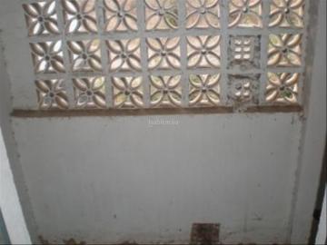Piso en venta en Peñarroya Pueblonuevo. Piso planta baja al lado del ambulatorio, muy bien situado, compuesto por salón comedor amplio, cocina, terraza patio pequeño, bañ. Pisos Peñarroya.