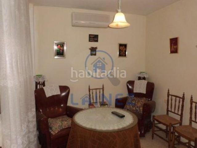 Piso en venta en Peñarroya Pueblonuevo. Piso situado en un 1º y esta compuesto por: 4 dormitorios, 2 baños, cocina equipada, 1 salón comedor, 2 aires acondicionados uno e. Pisos Peñarroya.