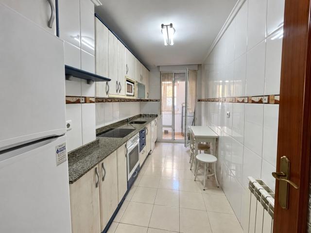 Piso en venta en Piélagos, Renedo. AMPLIO PISO EN VENTA EN EL CENTRO DE RENEDO DE PIÉLAGOSEsta encantadora vivienda destaca por su UBICACIÓN ESTRATÉGICA, sus comodid. Pisos.