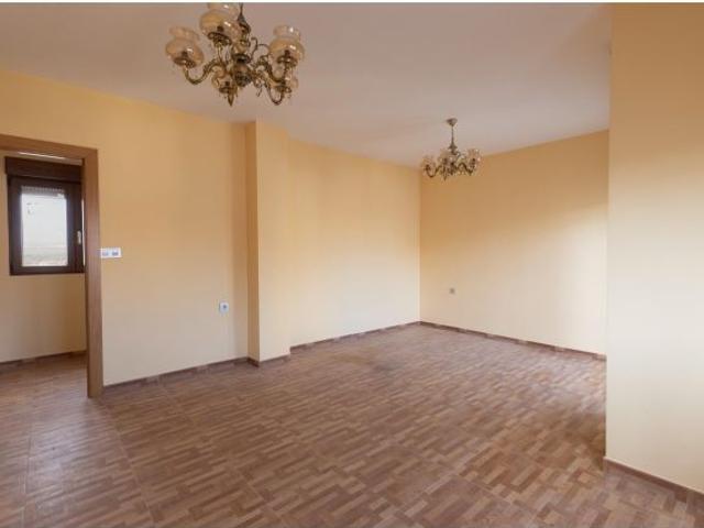 Piso en Venta en Pinos Puente, Granada