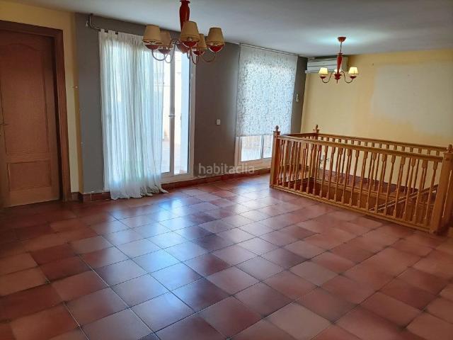 Piso en venta en Pineda de Mar, Centre. Fantàstic dúplex sense veïns, distribuït en 101 m. Lhabitatge disposa de 4 habitacions, 2 banys complets i dues grans terrasses, i. Pisos Pineda de.