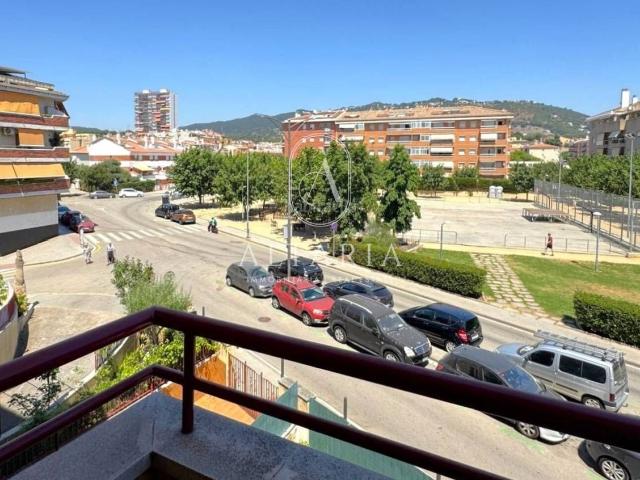 Piso en venta en Pineda de Mar, Poblenou. Bonita vivienda de 77 m con piscina, garaje y excelente distribución. Pisos Pineda de.
