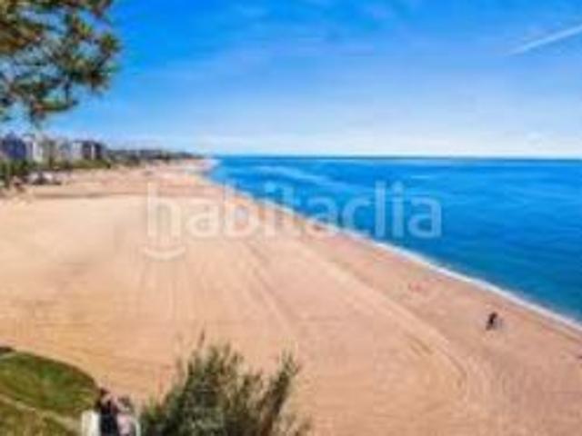 Piso en venta en Pineda de Mar, Poblenou. OPORTUNITAT PER A INVERSORS Immoble OCUPAT en venda a PINEDA DE MAR. Pisos Pineda de.