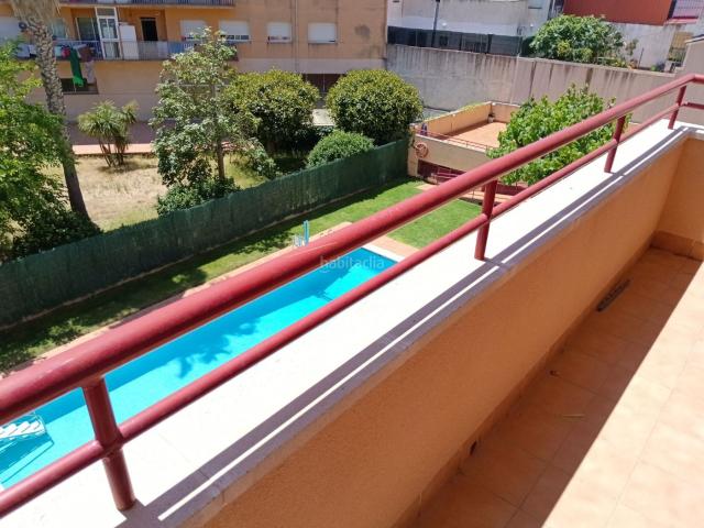 Piso en venta en Pineda de Mar, Poblenou. Piso en zona tranquila y muy luminoso, con piscina comunitaria, ascensor y parking en el propio edificio. Pisos Pineda de.
