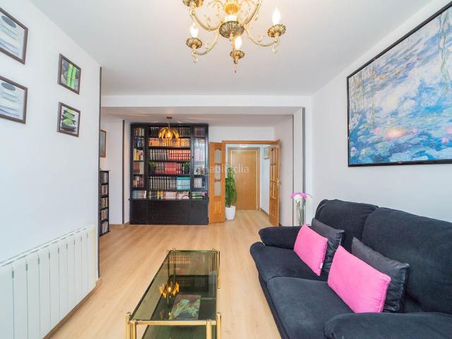 Piso en venta en Pinto, Centro Ayuntamiento. PISO DE 3 DORMITORIOS CON DOBLE TERRAZA ACRISTALADA. Pisos.