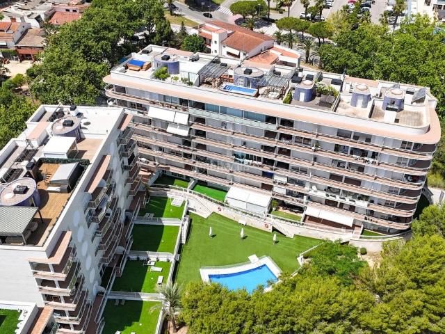 Piso en venta en Platja d´Aro, Port d´Aro Costa Brava. Exclusivo apartamento con impresionantes vistas al puerto de Platja dAro. Pisos Platja.
