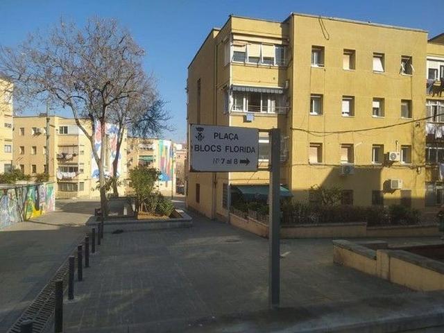 Piso en venta en plaza Blocs Florida, Hospitalet de Llobregat, L´, de 42 m² 2 habitaciones por 79.600