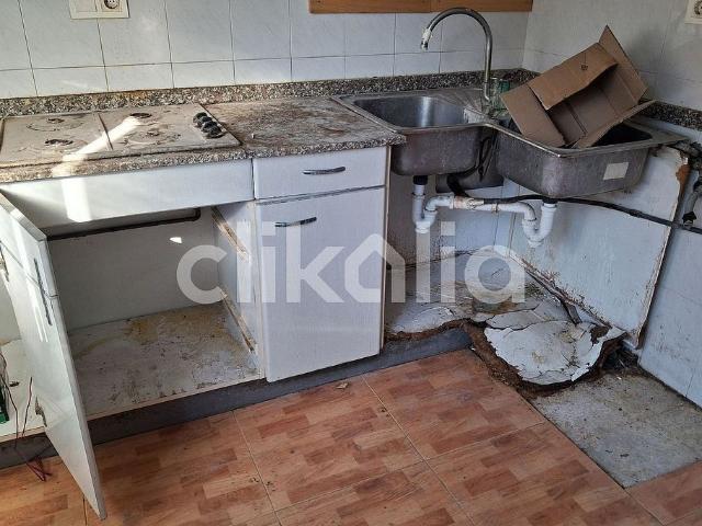 Piso en venta en plaza Blocs Florida, Hospitalet de Llobregat, L´, de 60 m² 2 habitaciones por 89.000