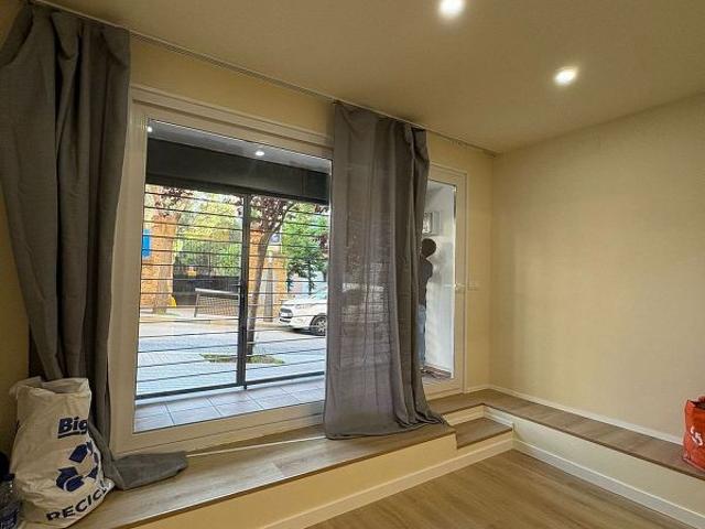 Piso en venta en plaza D'alfonso Comín, Barcelona, de 99 m² 2 habitaciones por 398.000