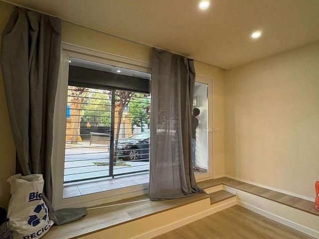 Piso en venta en calle De Gomis, Barcelona, de 99 m² 2 habitaciones por 398.000