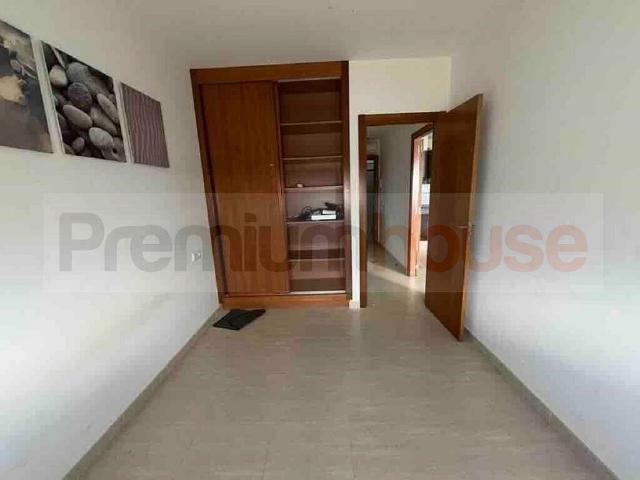 Piso en venta en plaza De Maig, Deltebre, de 38 m² 2 habitaciones por 64.000