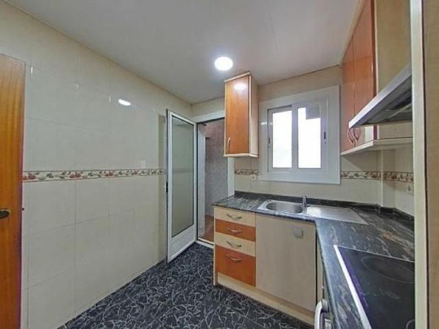 Piso en venta en plaza De Miquel Julià, Sant Vicenç dels Horts, de 50 m² 2 habitaciones por 122.720