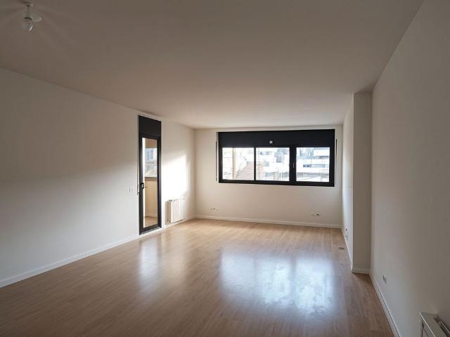 Piso en venta en plaza De Celestina Vigneaux i Cibils, Girona, de 128 m² 3 habitaciones por 260.256