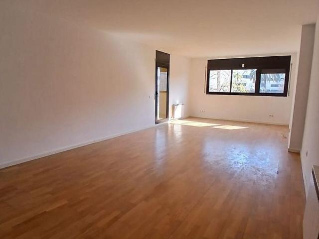 Piso en venta en plaza De Celestina Vigneaux i Cibils, Girona, de 133 m² 3 habitaciones por 270.000