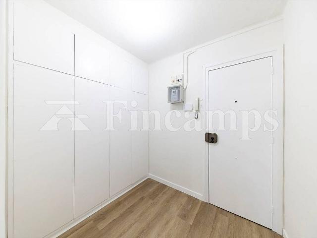 Piso en venta en plaza De Jonqueres, Sabadell, de 65 m² 3 habitaciones por 280.000