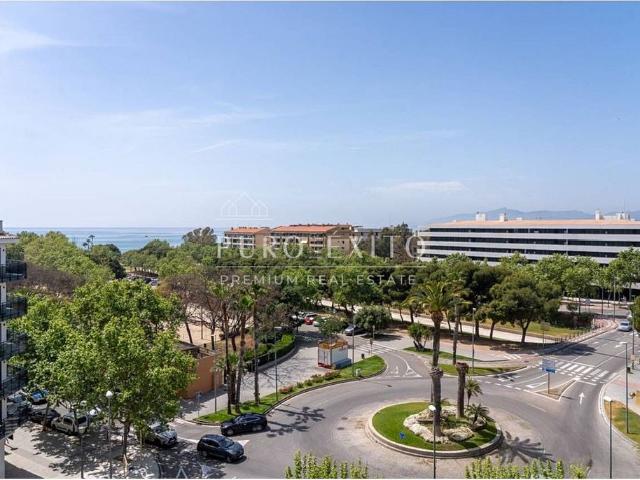 Piso en venta en plaza De la Constitució, Cambrils, de 122 m² 4 habitaciones por 399.000