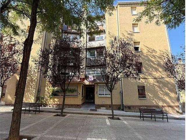 Piso en venta en plaza De la Font Soleia, Terrassa, de 48 m² 4 habitaciones por 118.000