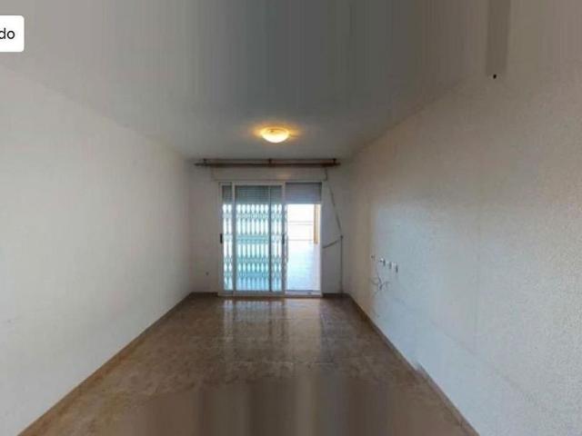 Piso en venta en plaza De la Ribera, Montcada i Reixac, de 58 m² 2 habitaciones por 80.000