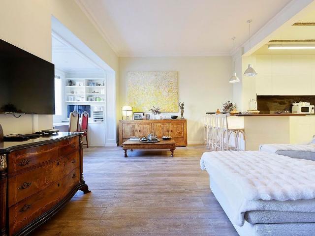 Piso en venta en plaza De la Vila de Madrid, Barcelona, de 88 m² 2 habitaciones por 550.000