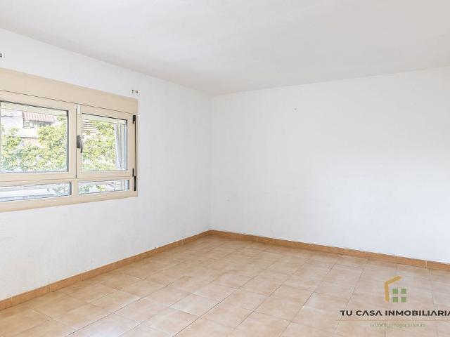 Piso en venta en plaza De Las Balears, Badalona, de 58 m² 2 habitaciones por 195.000