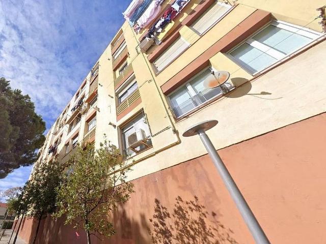Piso en venta en plaza De Les Termes, Sabadell, de 59 m² 3 habitaciones por 84.638