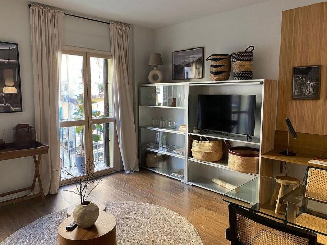 Piso en venta en plaza De Les Olles, Barcelona, de 49 m² 1 habitación por 400.000