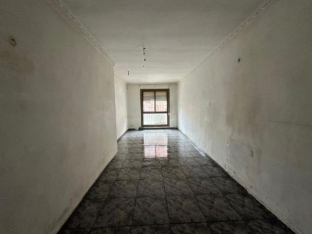 Piso en venta en plaza De Les Roures, Sabadell, de 59 m² 1 habitación por 124.600