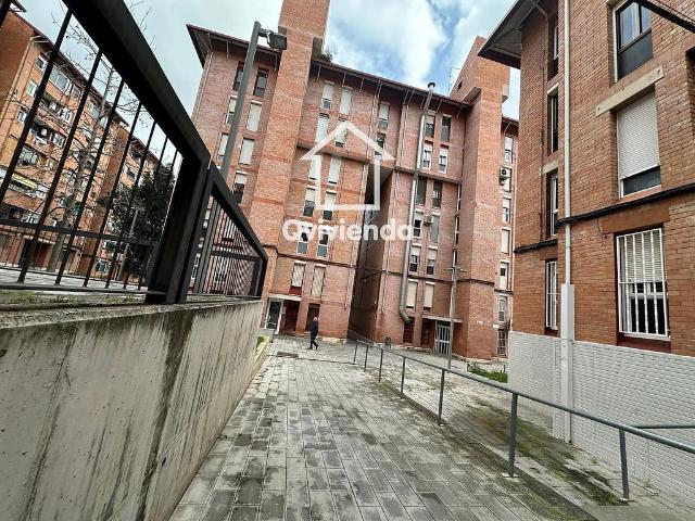 Piso en venta en plaza De Les Roures, Sabadell, de 59 m² 3 habitaciones por 124.600
