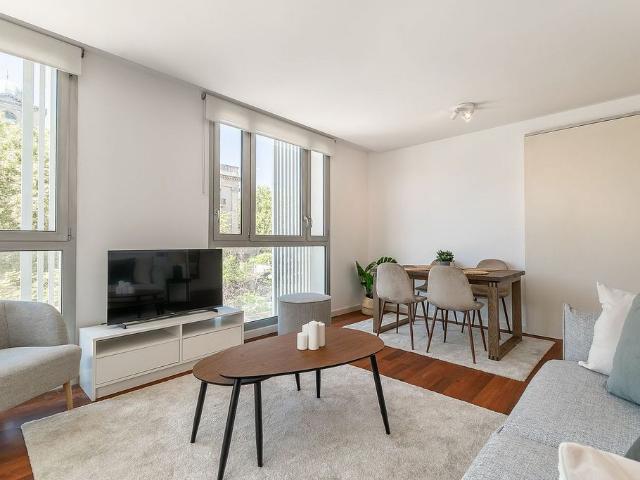 Piso en venta en plaza De Pau Vila, Barcelona, de 63 m² 2 habitaciones por 475.000