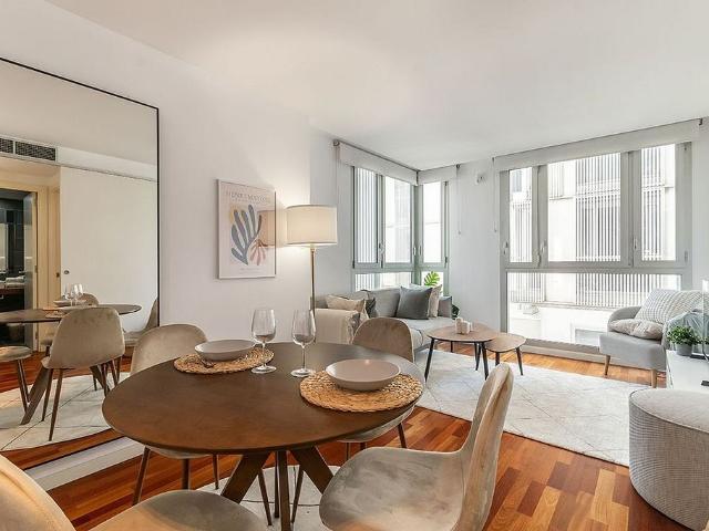 Piso en venta en plaza De Pau Vila, Barcelona, de 60 m² 1 habitación por 345.000