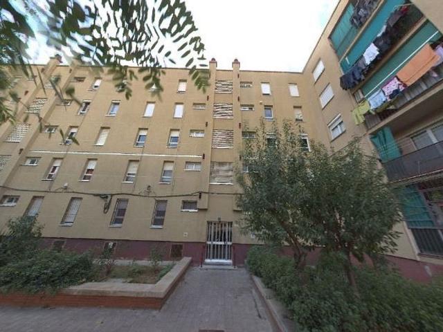 Piso en venta en plaza De Rogelio Soto, Sabadell, de 91 m² 3 habitaciones por 108.000
