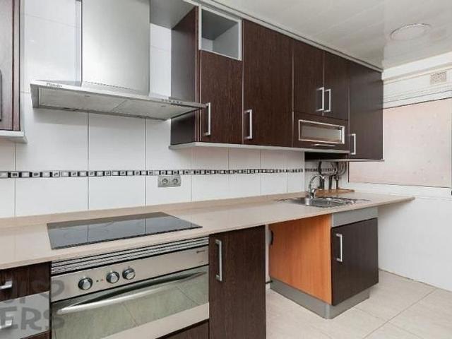 Piso en venta en plaza De Ròmul, Sabadell, de 51 m² 2 habitaciones por 106.820
