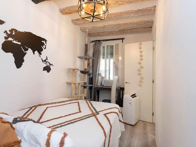Piso en venta en plaza De Salvador Seguí, Barcelona, de 54 m² 1 habitación por 215.000