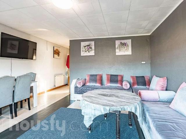Piso en venta en plaza De Sant Magí, Esparreguera, de 106 m² 3 habitaciones por 159.900