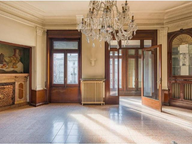 Piso en venta en plaza De Santa Clara, Vic, de 345 m² 6 habitaciones por 695.000