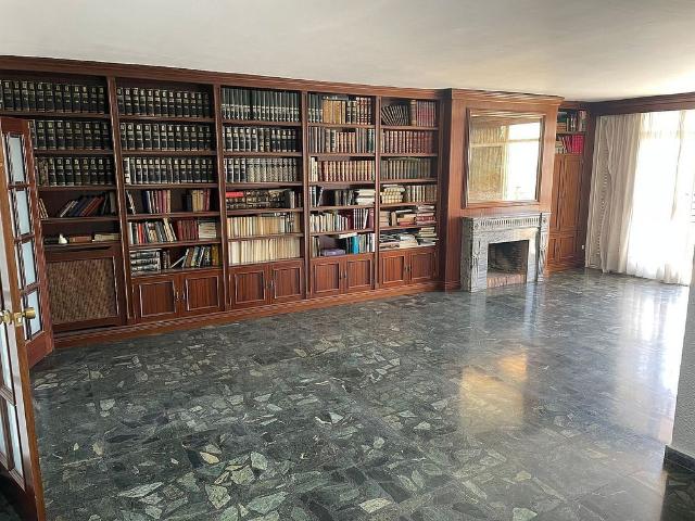 Piso en venta en plaza D'espanya, Lleida, de 198 m² 5 habitaciones por 270.000