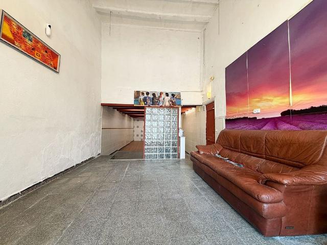 Piso en venta en plaza D'herenni, Barcelona, de 120 m² 2 habitaciones por 335.000