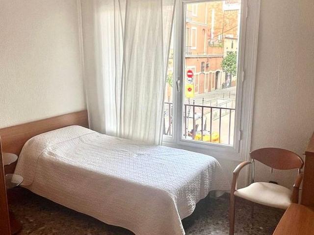 Piso en venta en plaza Revolució de Setembre, Barcelona, de 88 m² 3 habitaciones por 560.000