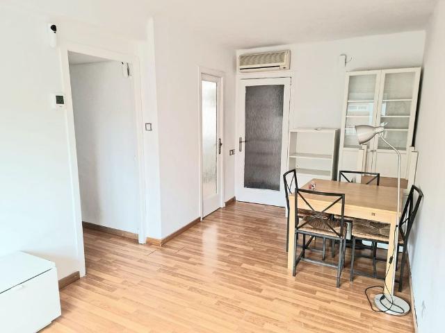 Piso en venta en plaza Romulo, Sabadell, de 65 m² 3 habitaciones por 159.500