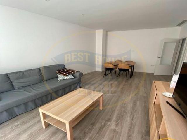 PISO EN VENTA EN PLENO CENTRO CON PISCINA Y PLAZA DE GARAJE