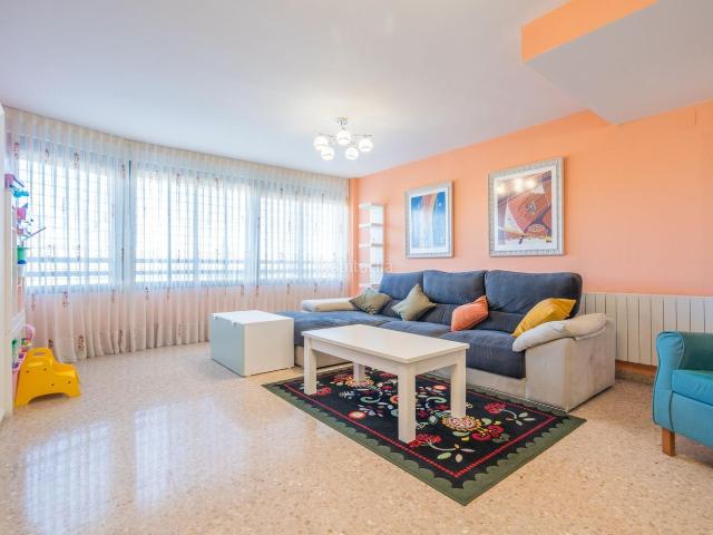 Piso en venta en Pobla de Vallbona la, Núcleo Urbano. Dúplex con terraza y vistas a la montaña en la Pobla de Vallbona. Pisos Pobla de Vallbona.