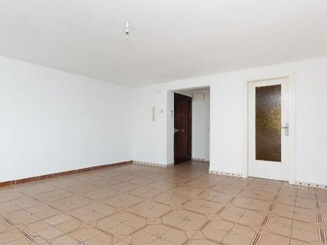 Piso en venta en polígono Merinals, Sabadell, de 60 m² 3 habitaciones por 86.360