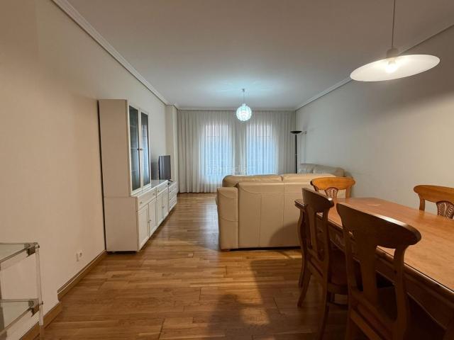 Piso en venta en Ponferrada, Centro. Piso a la venta zona centro de Ponferrada. Pisos.
