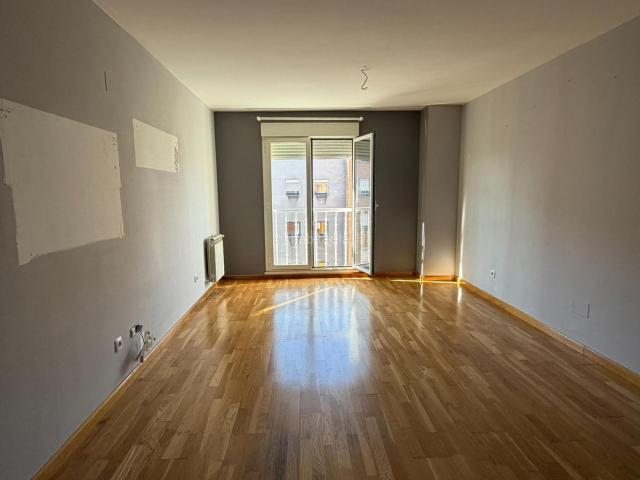 Piso en venta en Ponferrada, Centro. Piso en venta en la Avda de los Escritores de Ponferrada. Pisos.
