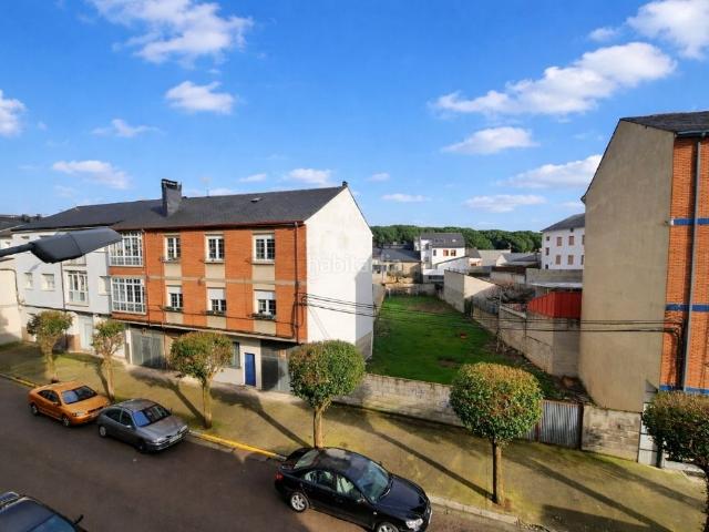Piso en venta en Ponferrada, Cuatro Vientos. Se vende piso con terraza y terreno. Pisos.