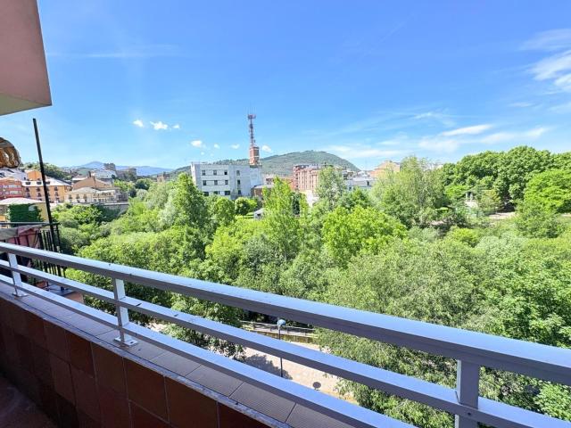 Piso en venta en Ponferrada, Zona Alta. PISO CON UNA ENCANTADORA TERRAZA. Pisos.